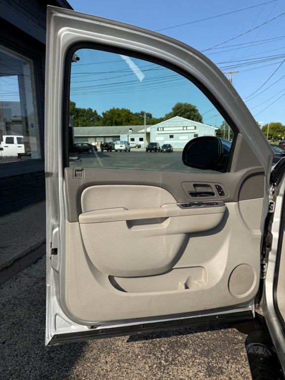 2011 Chevrolet Tahoe Image 12