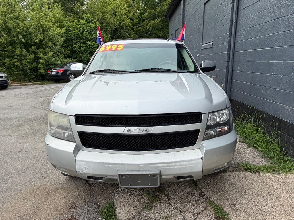 2011 Chevrolet Tahoe Image 2