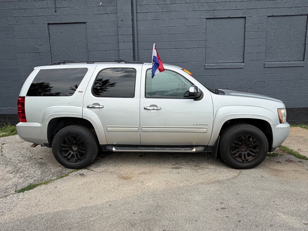 2011 Chevrolet Tahoe Image 3