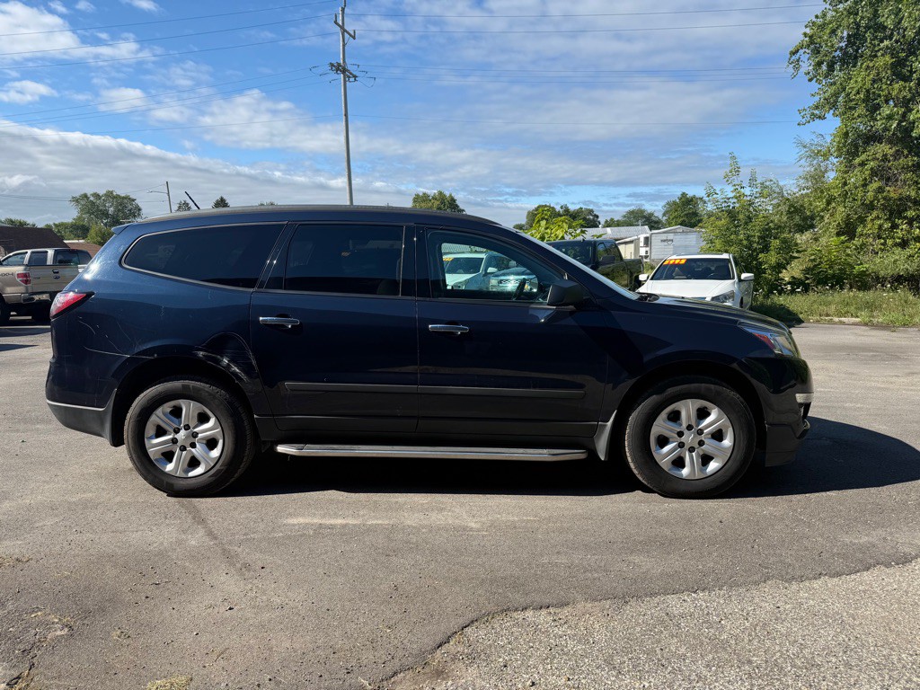 2015 Chevrolet Traverse Image 2