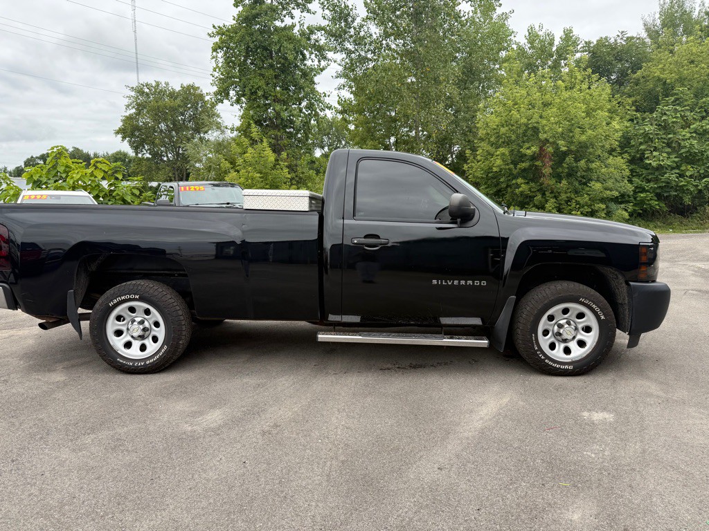 2011 Chevrolet Silverado 1500 Image 2