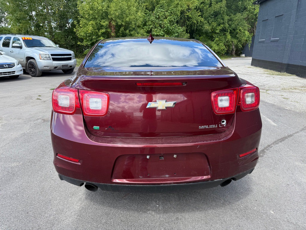 2015 Chevrolet Malibu Image 2