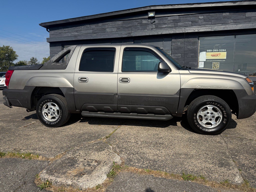 2003 Chevrolet Avalanche Image 3