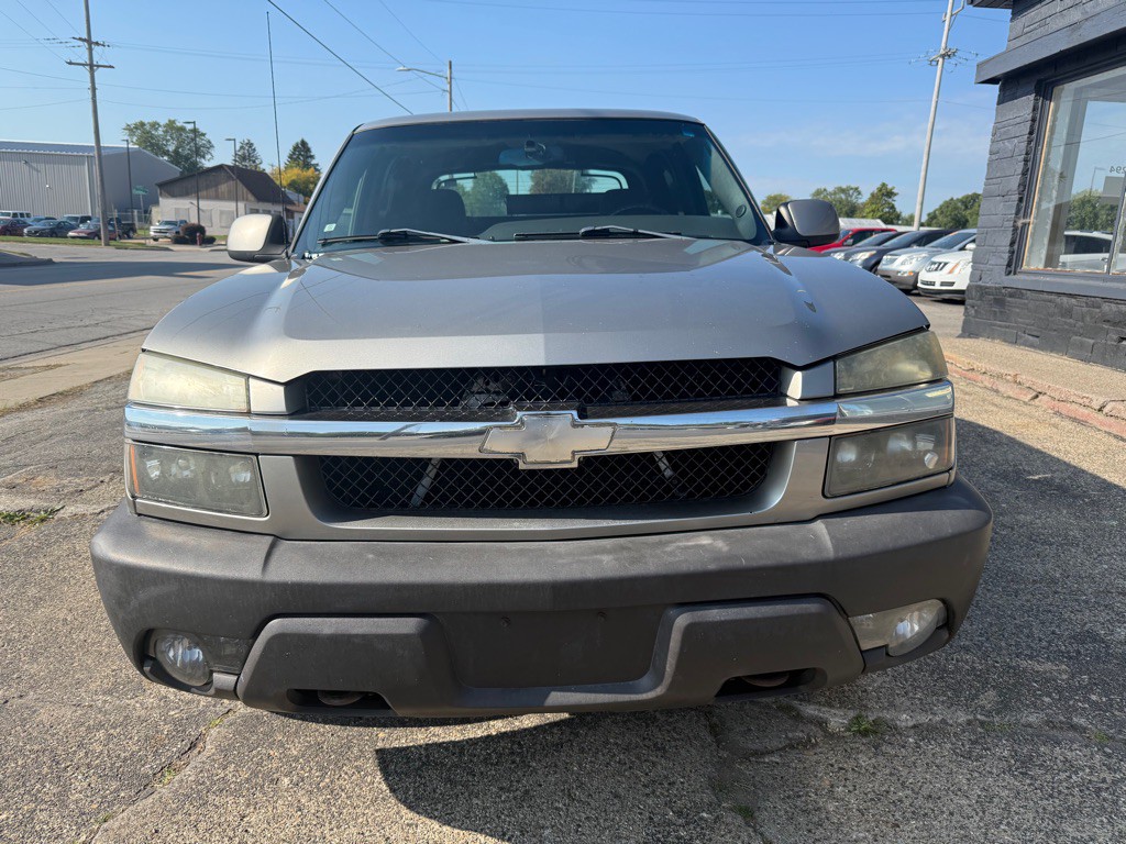 2003 Chevrolet Avalanche Image 2