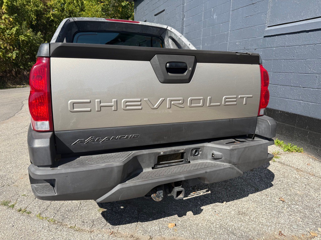2003 Chevrolet Avalanche Image 4