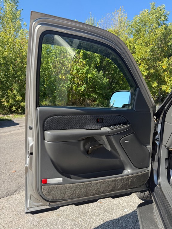 2003 Chevrolet Avalanche Image 6