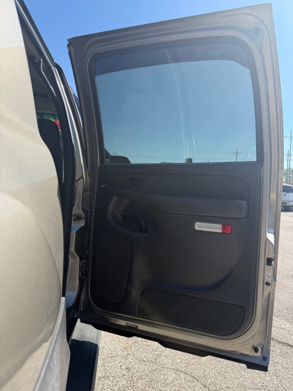 2003 Chevrolet Avalanche Image 10