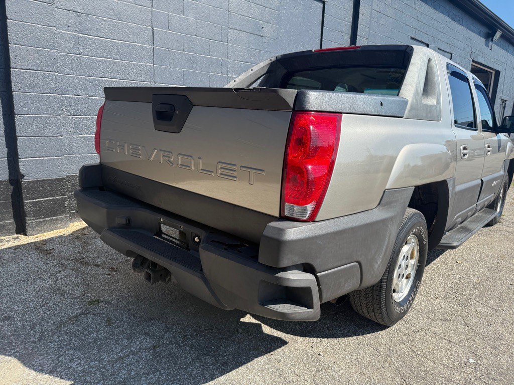 2003 Chevrolet Avalanche Image 16