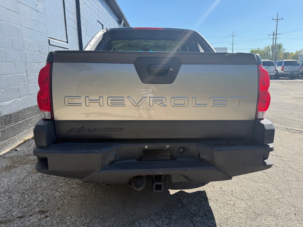 2003 Chevrolet Avalanche Image 17