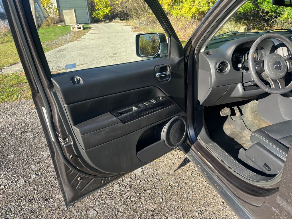 2017 Jeep Patriot Image 10