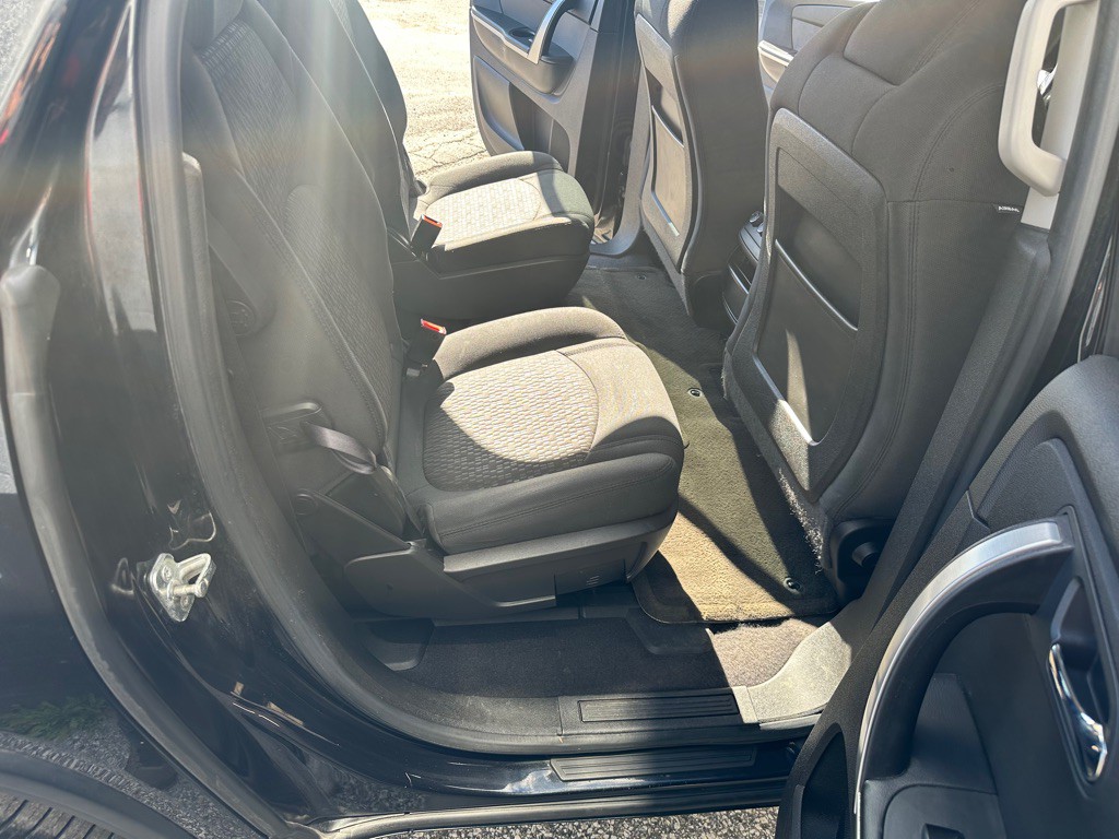 2011 GMC Acadia Image 17