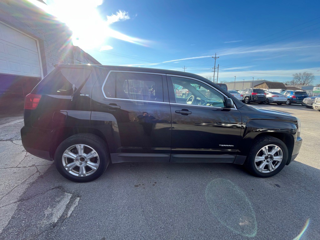 2017 GMC Terrain Image 2