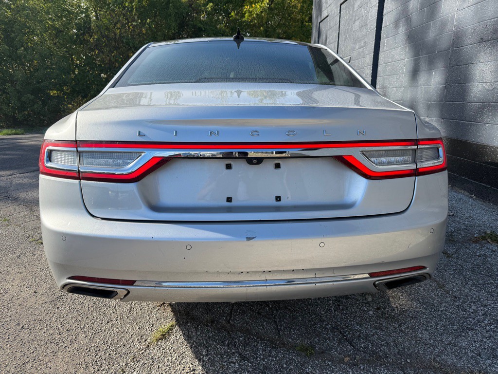 2019 Lincoln Continental Image 2