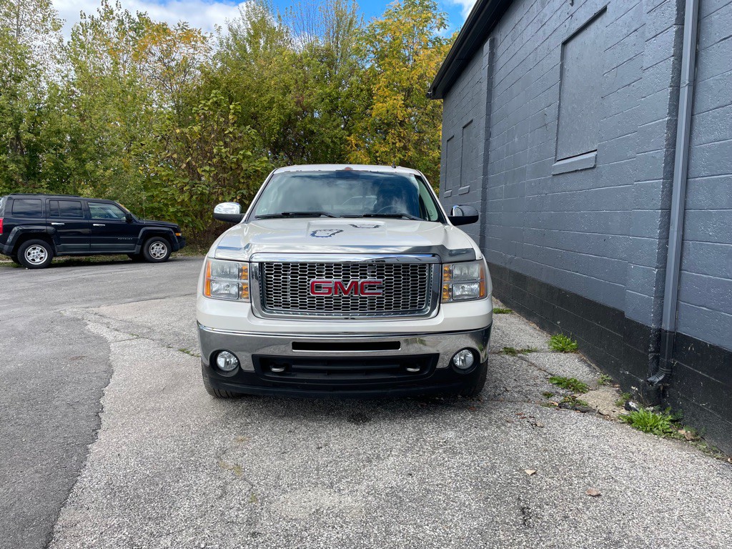 2011 GMC Sierra Image 2