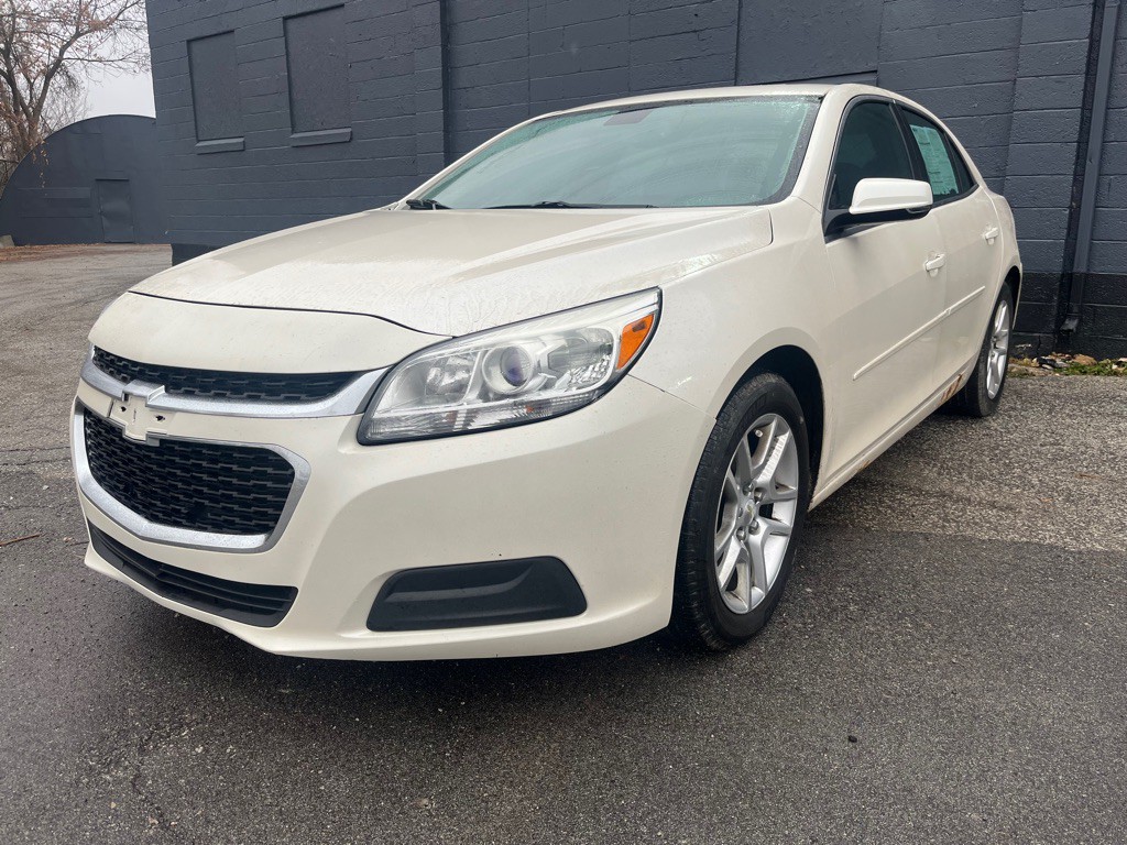 2014 Chevrolet Malibu Image 2