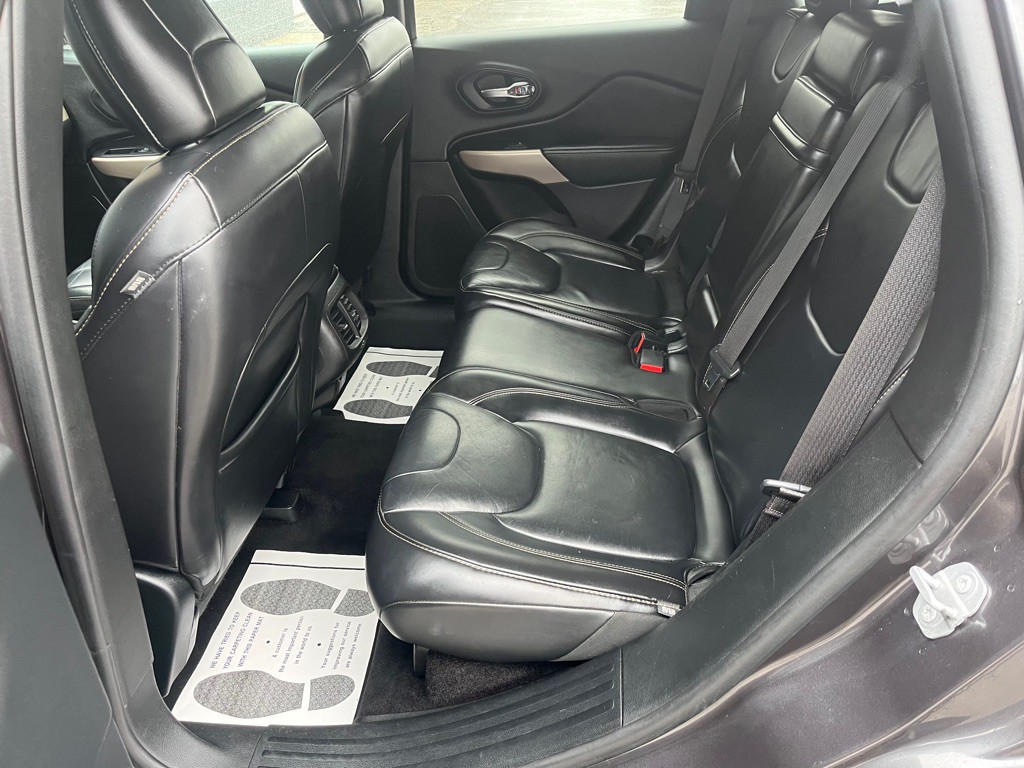 2017 Jeep Cherokee Image 16