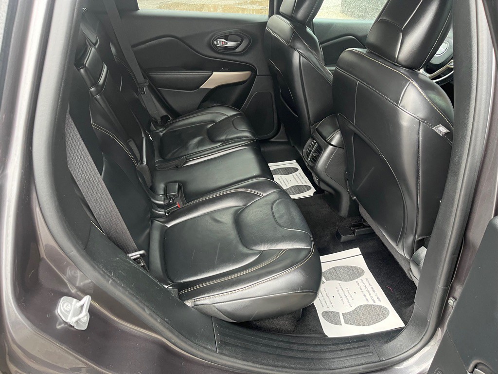 2017 Jeep Cherokee Image 17