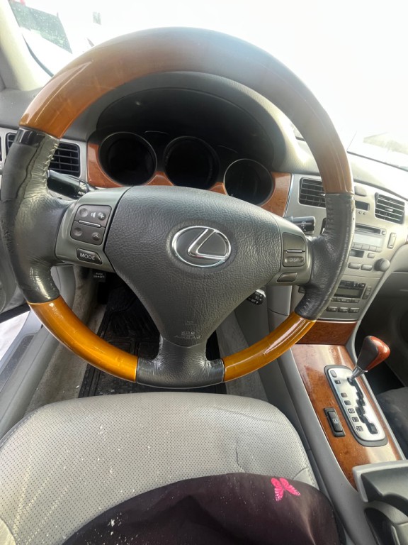 2005 Lexus ES Image 10