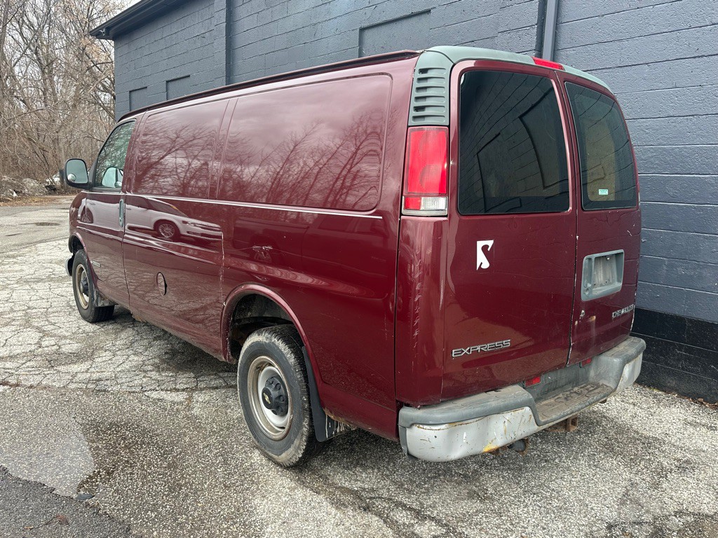2001 Chevrolet Express Image 7