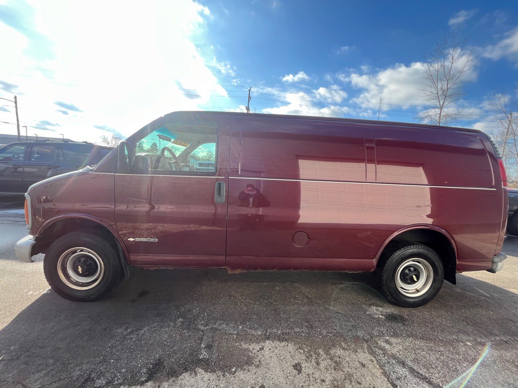 2001 Chevrolet Express Image 15