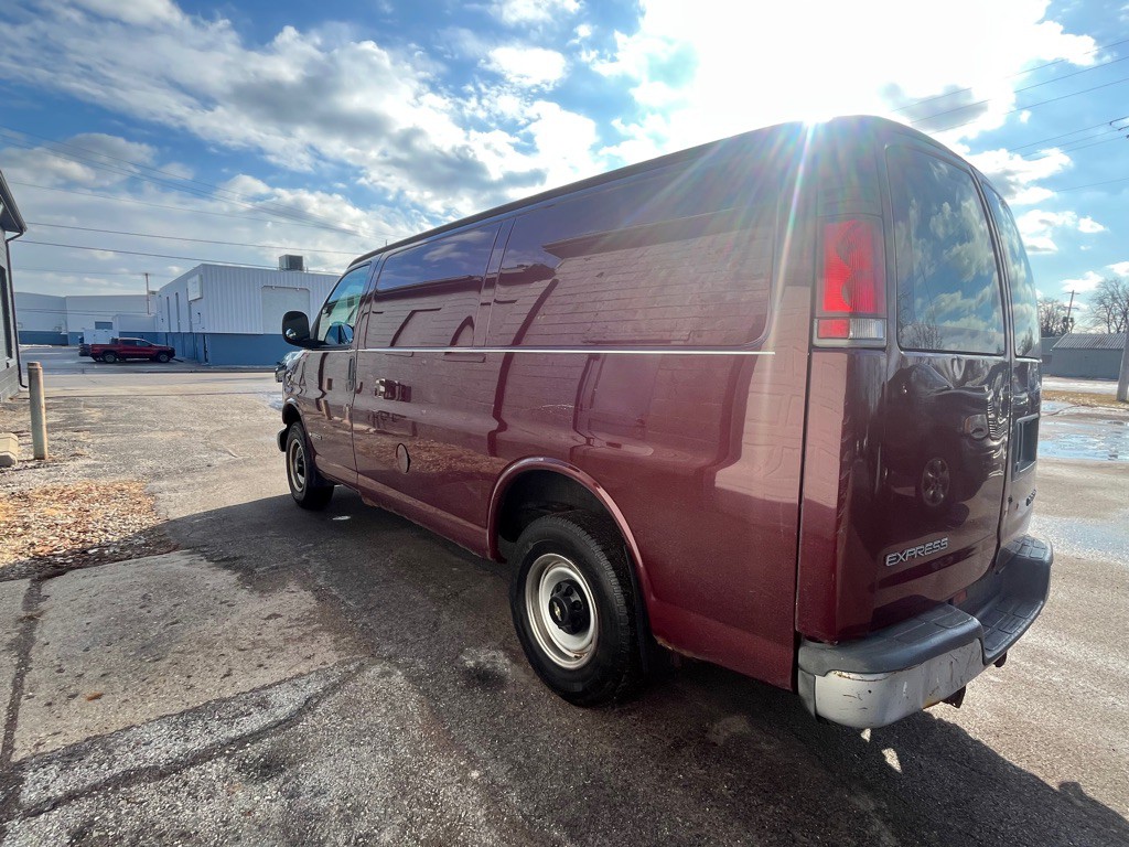 2001 Chevrolet Express Image 16