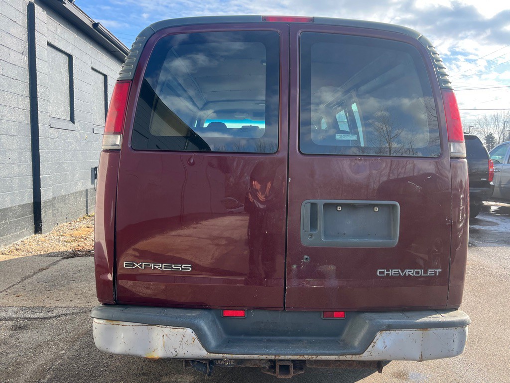 2001 Chevrolet Express Image 17