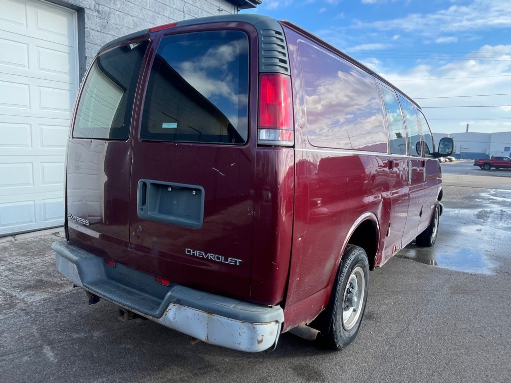 2001 Chevrolet Express Image 18