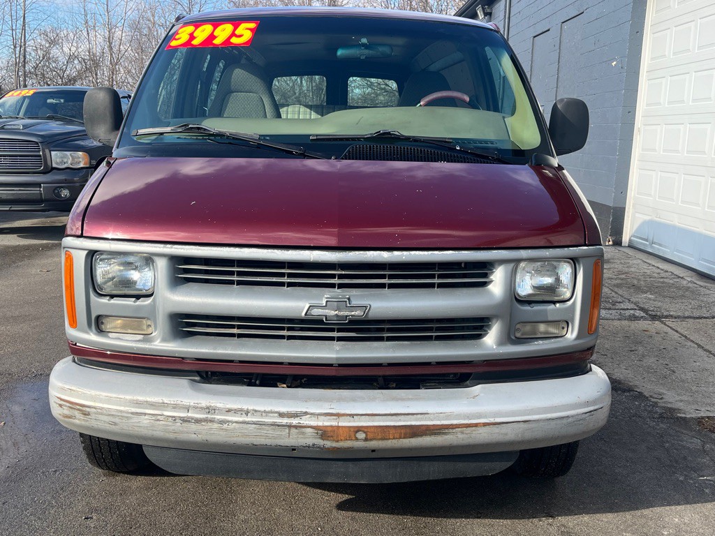 2001 Chevrolet Express Image 21