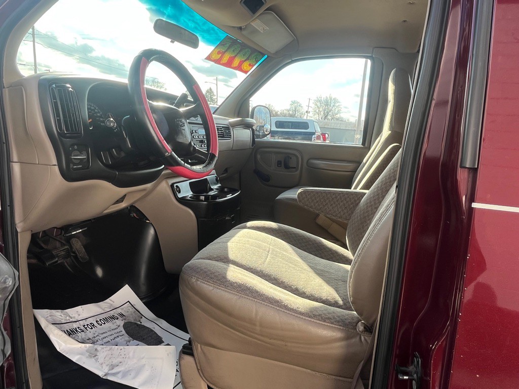 2001 Chevrolet Express Image 22