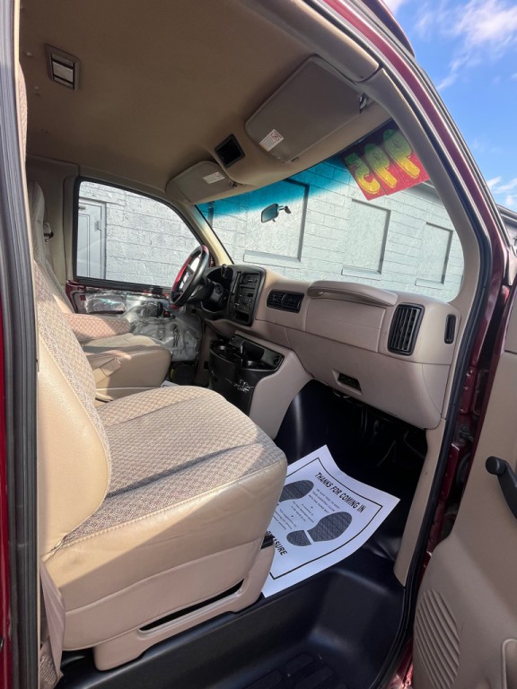 2001 Chevrolet Express Image 24