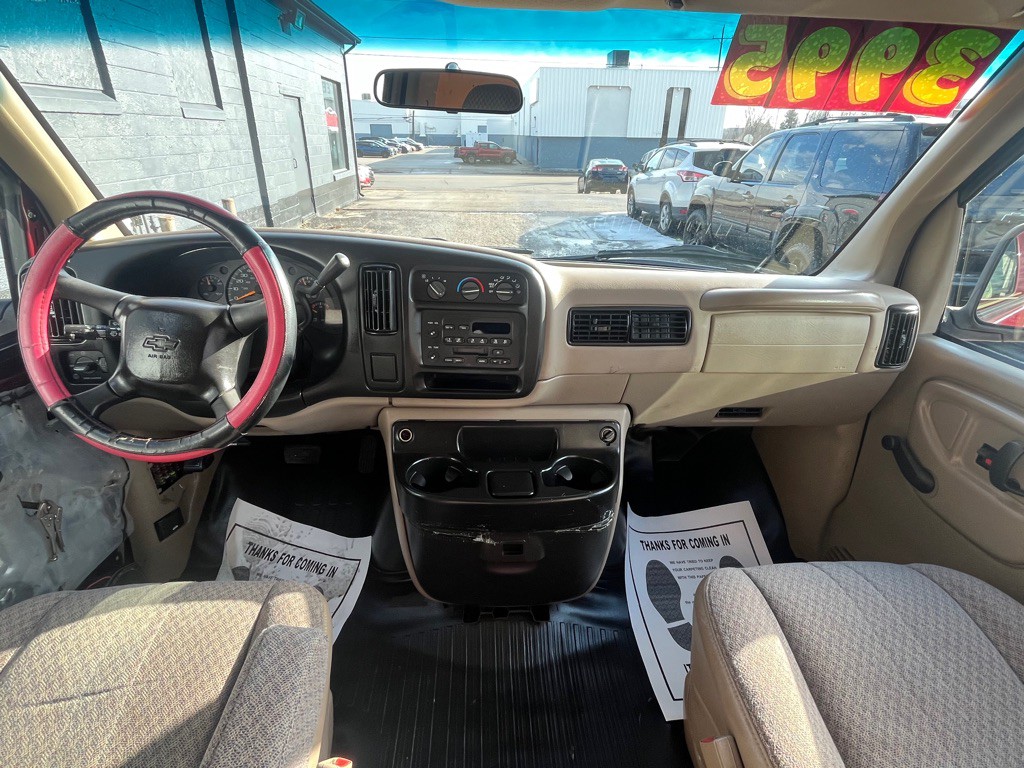 2001 Chevrolet Express Image 26