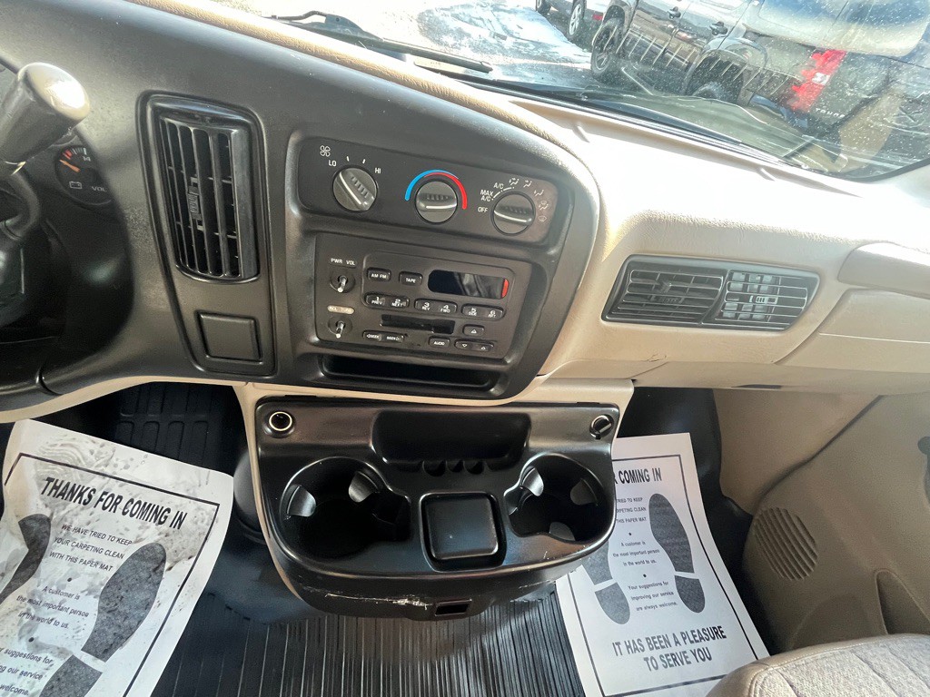 2001 Chevrolet Express Image 28