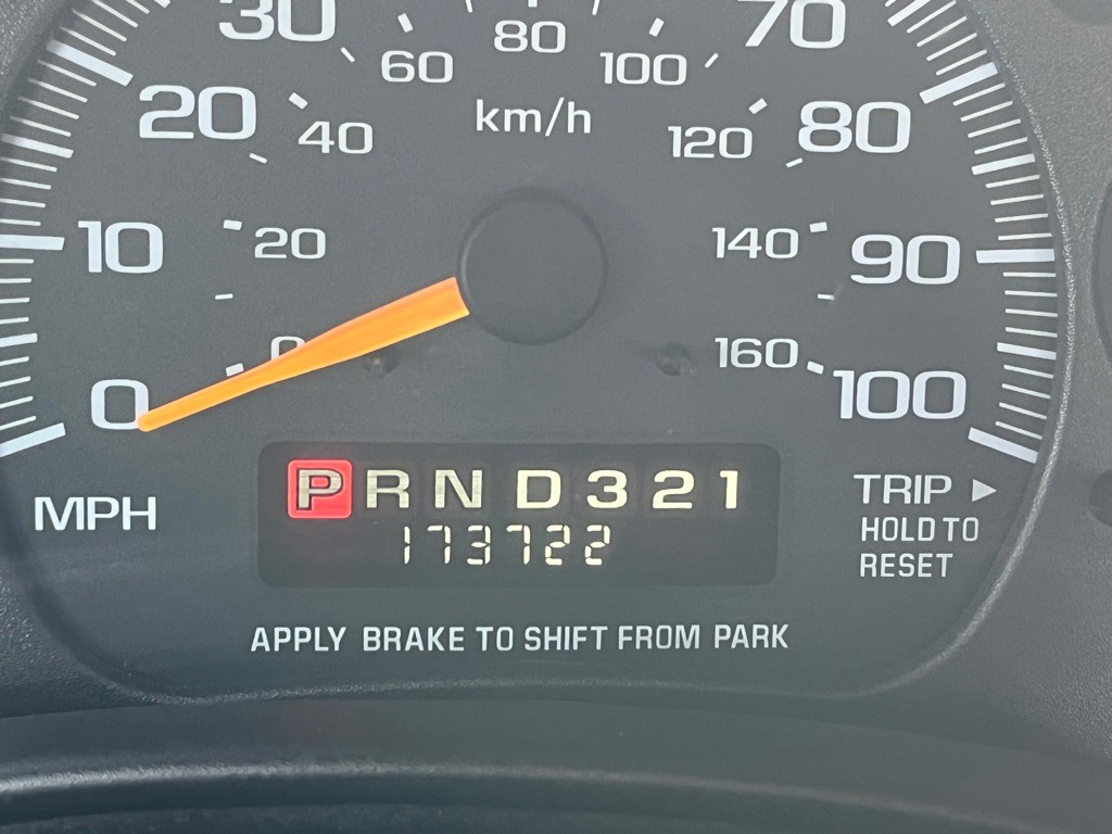 2001 Chevrolet Express Image 34