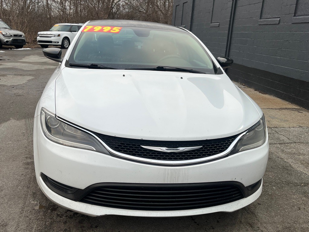 2015 Chrysler 200 Image 9