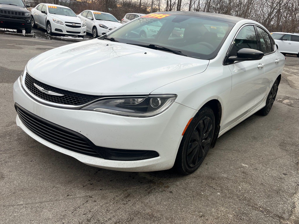 2015 Chrysler 200 Image 2