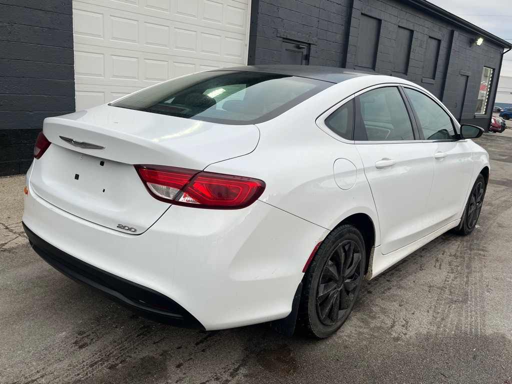 2015 Chrysler 200 Image 7