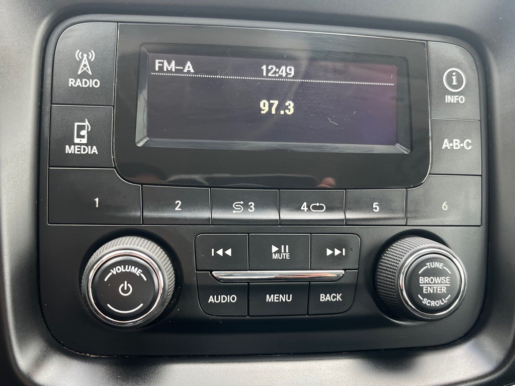 2015 Chrysler 200 Image 11