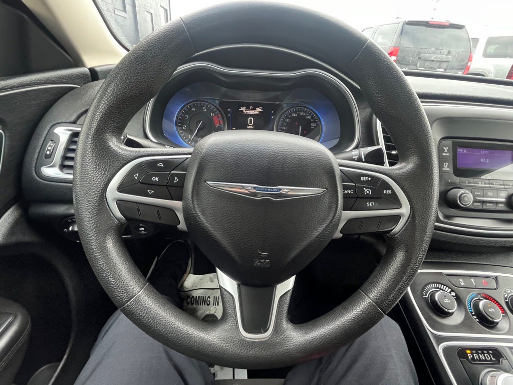 2015 Chrysler 200 Image 13