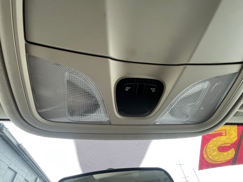 2015 Chrysler 200 Image 16