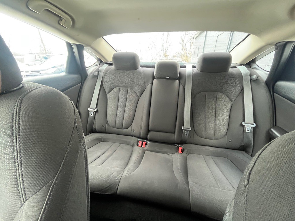 2015 Chrysler 200 Image 18