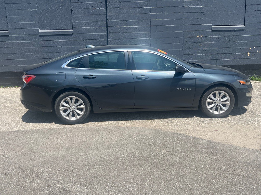 2019 Chevrolet Malibu Image 2