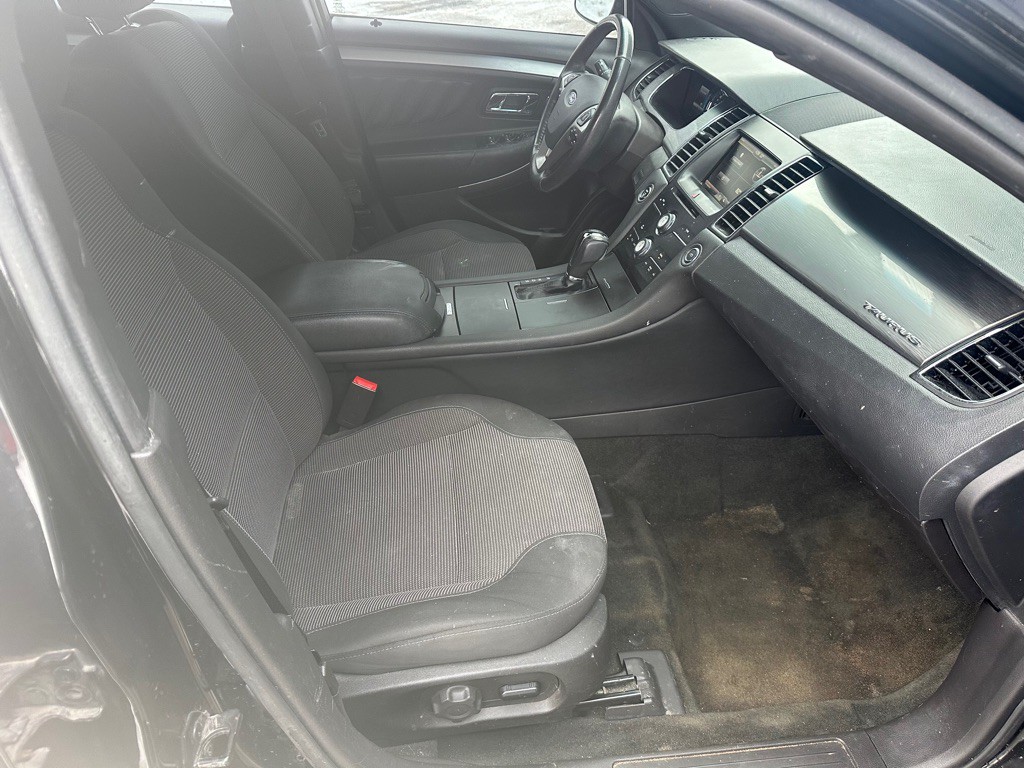 2015 Ford Taurus Image 11