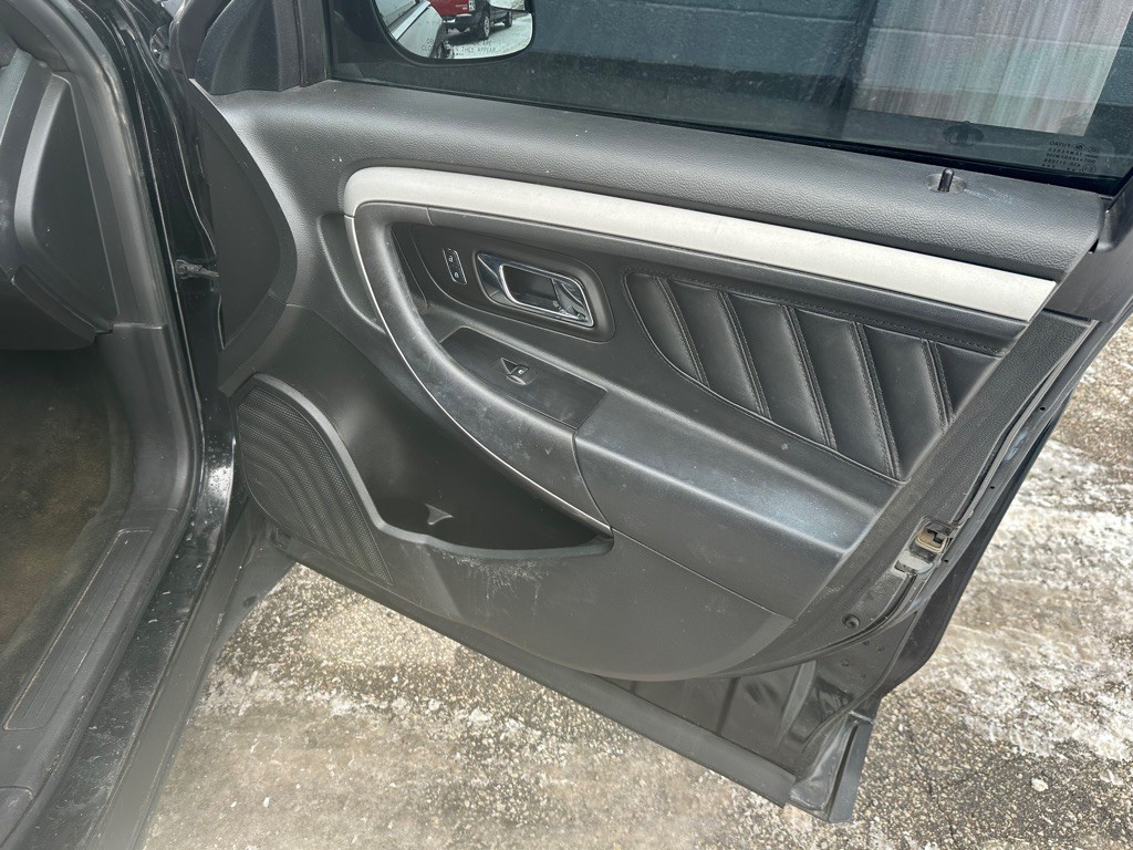 2015 Ford Taurus Image 12