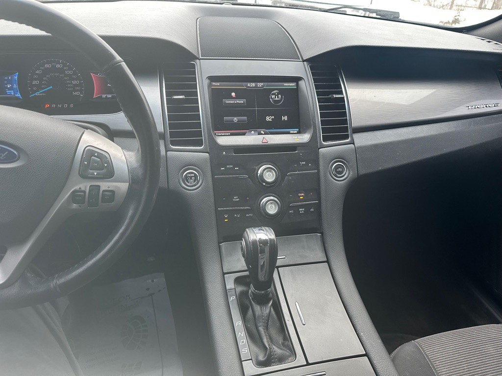 2015 Ford Taurus Image 6