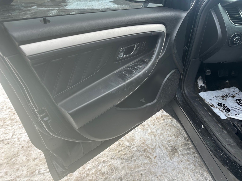 2015 Ford Taurus Image 8