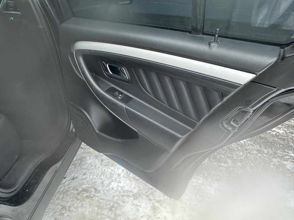 2015 Ford Taurus Image 12