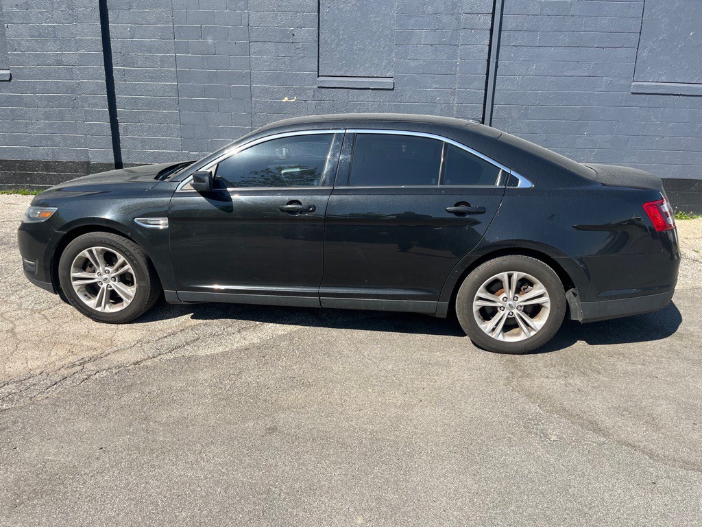 2015 Ford Taurus Image 4