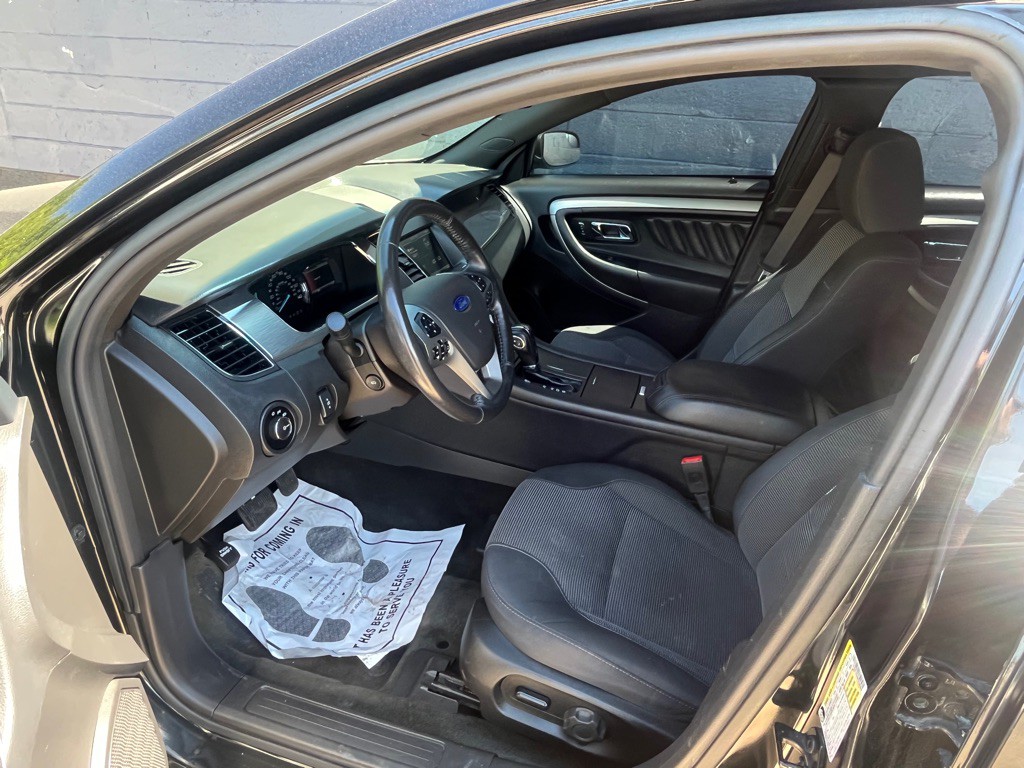 2015 Ford Taurus Image 8