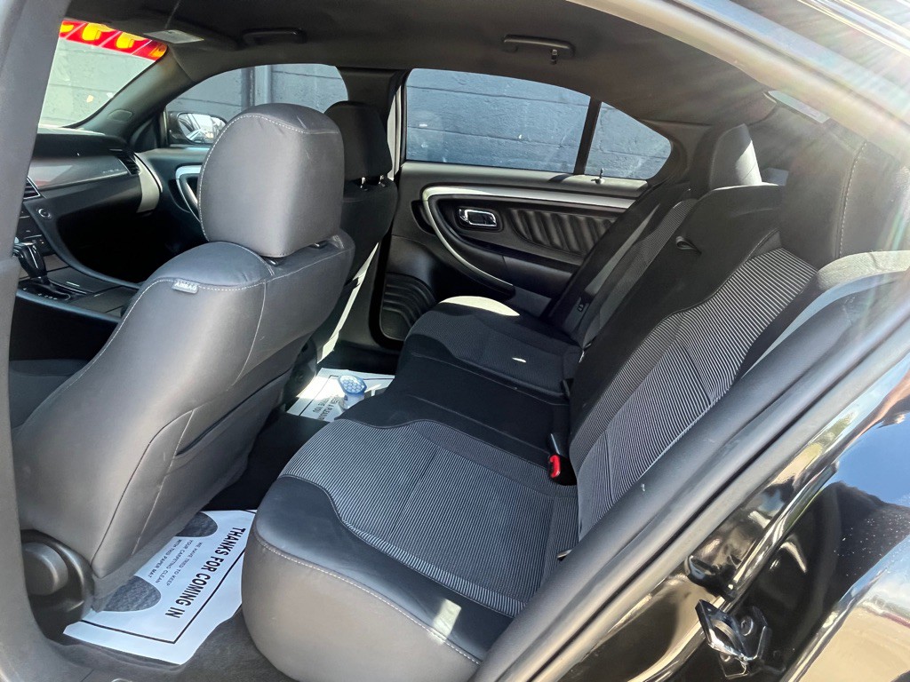 2015 Ford Taurus Image 9