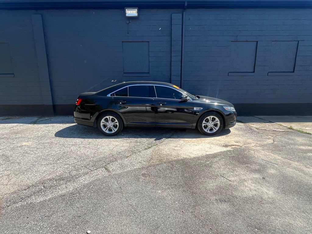 2015 Ford Taurus Image 2